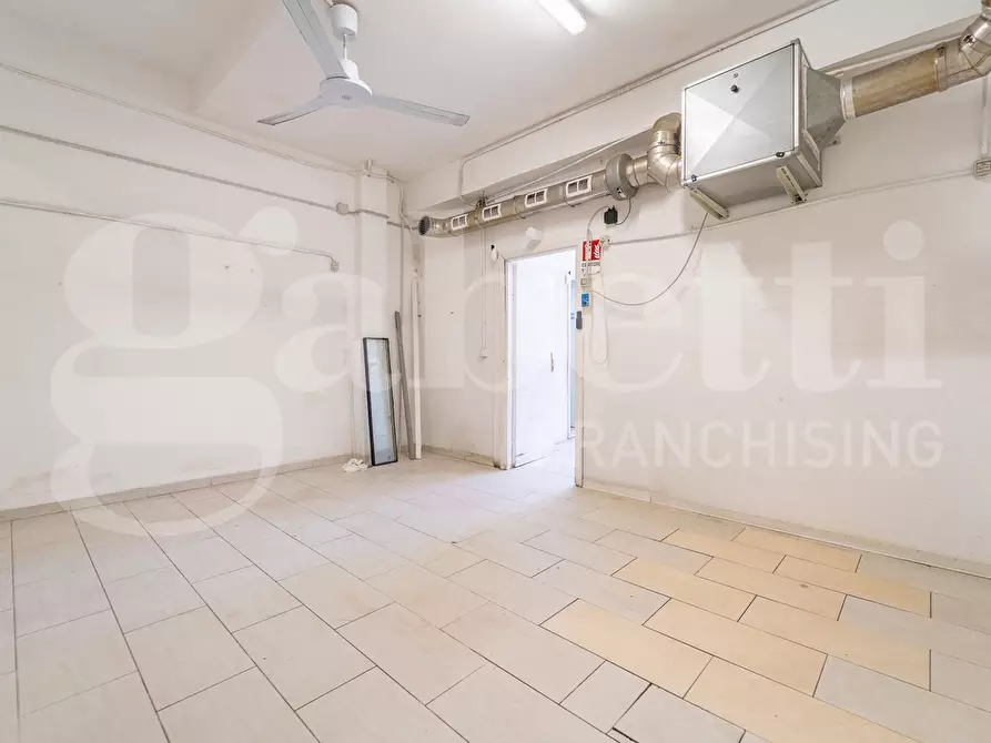 Immagine 4 di Laboratorio in vendita  in Via Busalla, 9 a Roma