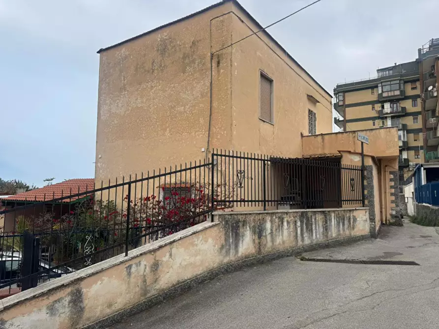 Immagine 1 di Appartamento in vendita  in Via Cupa San Pietro, 11 a Torre Del Greco