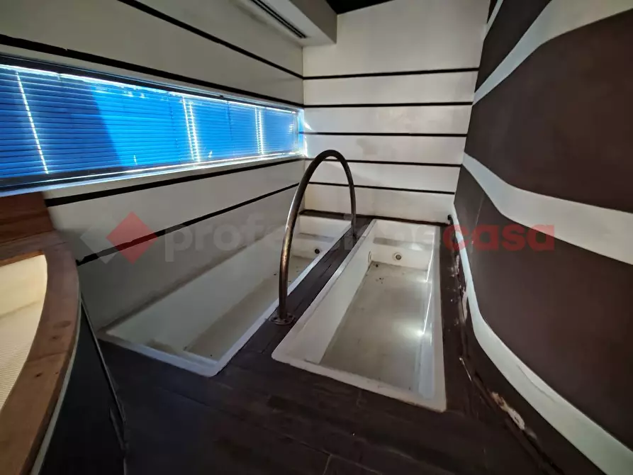 Immagine 15 di Attività commerciale in vendita  in Via alessandro specchi, 2 a Siracusa