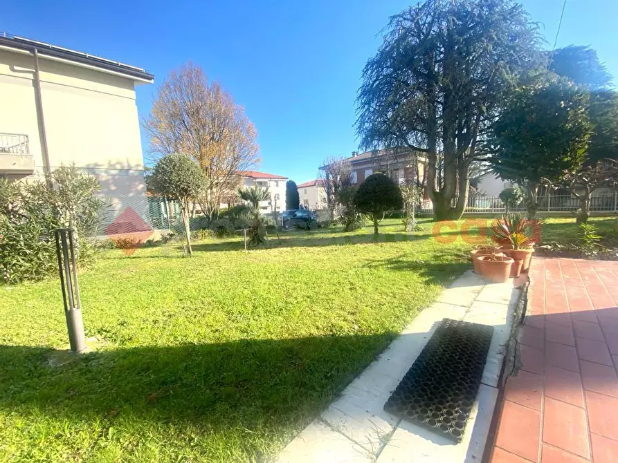 Immagine 1 di Villa in vendita  in Via buonarroti a Albinea