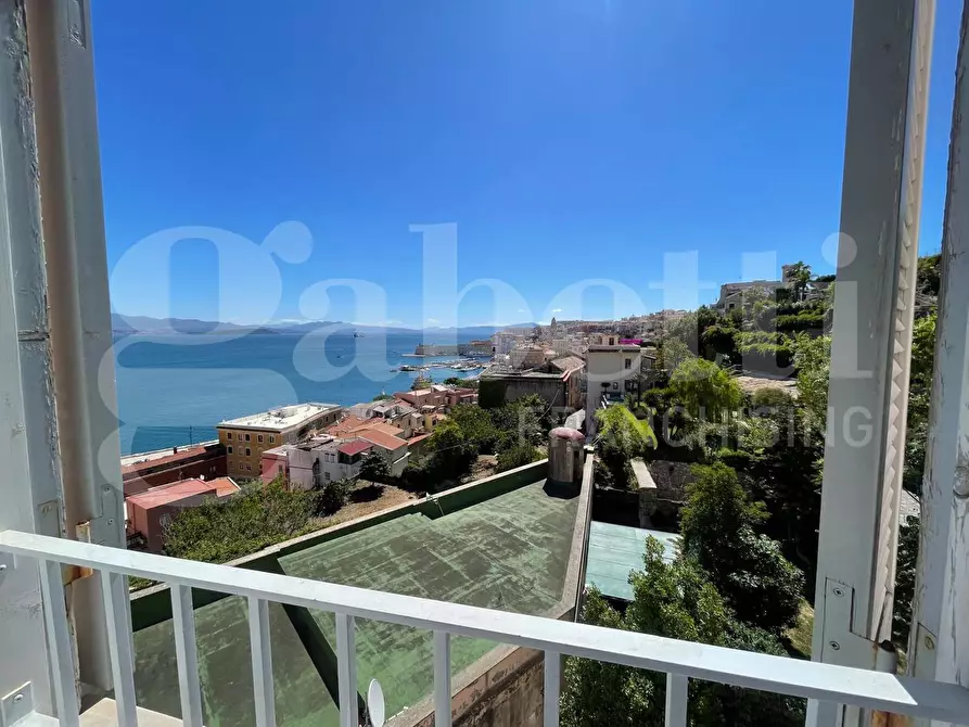 Immagine 1 di Appartamento in vendita  in Via Angioina, 25 a Gaeta