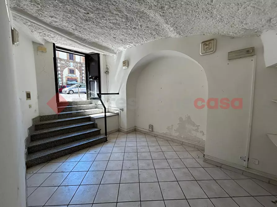 Immagine 16 di Negozio in vendita  in Piazza Guglielmo Marconi a Zagarolo