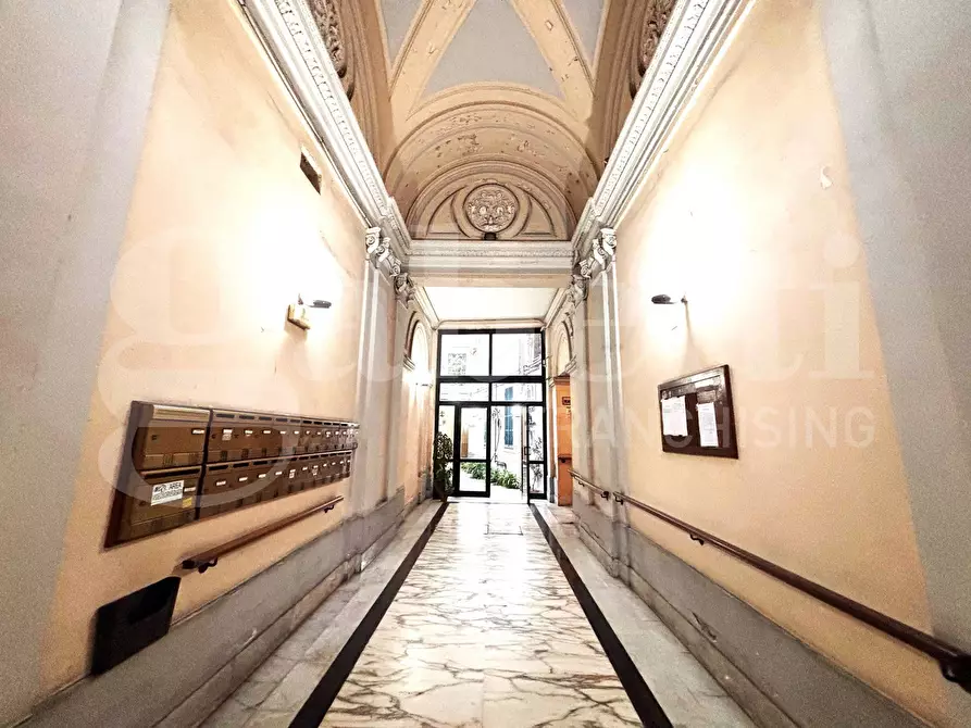 Immagine 2 di Appartamento in vendita  in Corso G. Garibaldi a Napoli