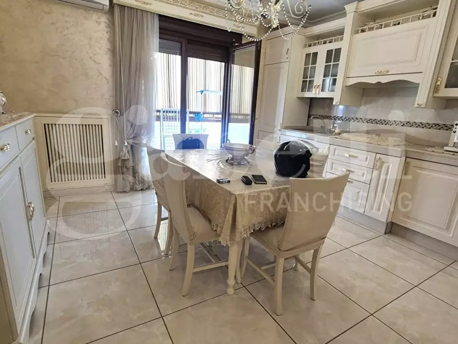 Immagine 2 di Appartamento in vendita  in Vico II s.m. avvocata a Napoli