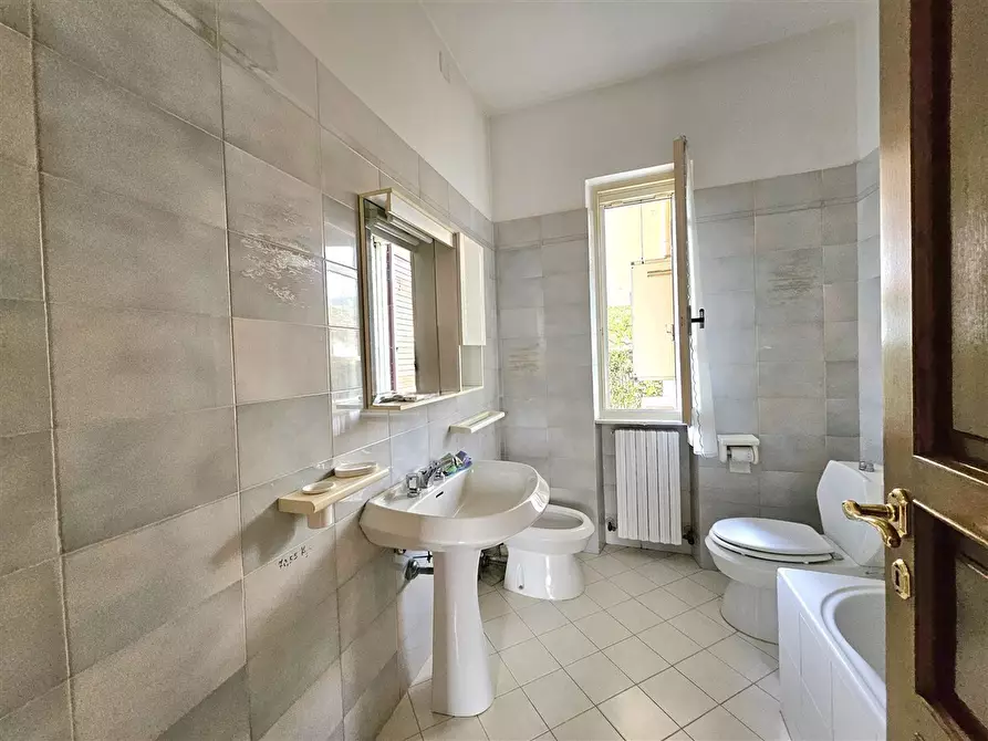 Immagine 10 di Appartamento in vendita  in Via COCOMBOLA, 78 a Massa