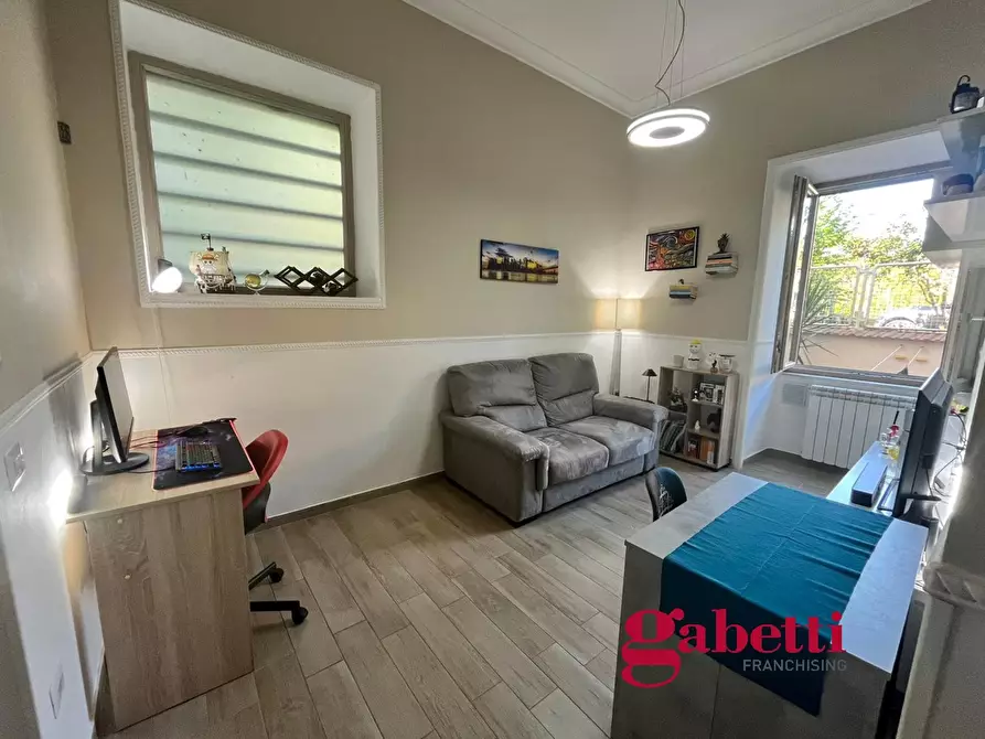 Immagine 2 di Appartamento in vendita  in Via Ponti Rossi, 37 a Napoli
