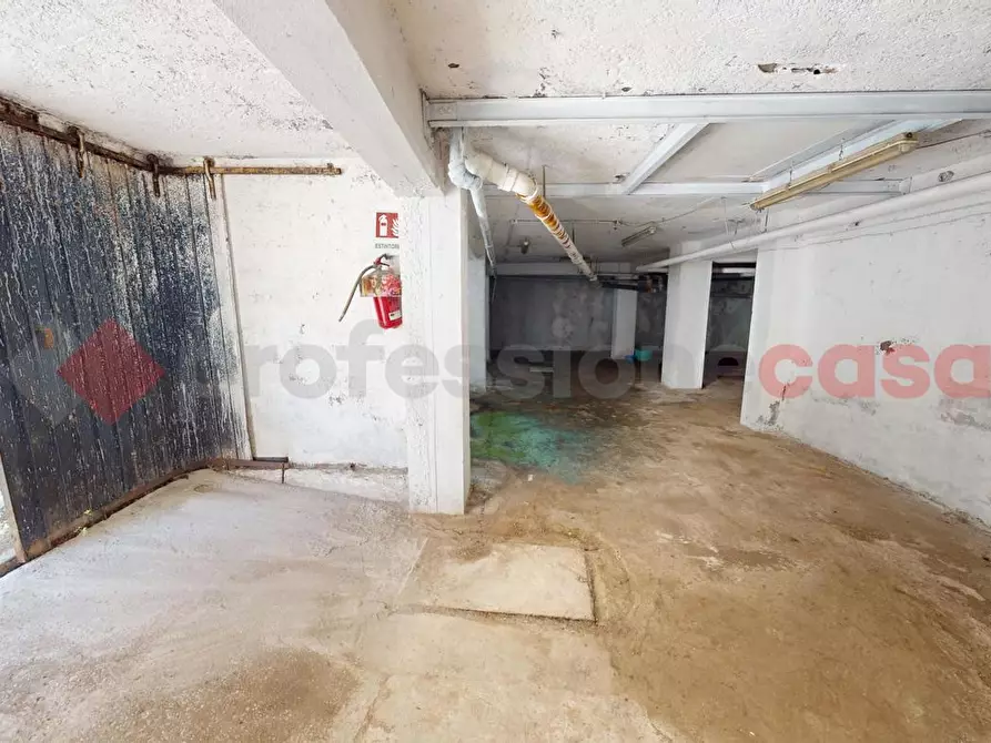 Immagine 3 di Box auto in vendita  in Via dei Castiglioni a Roma