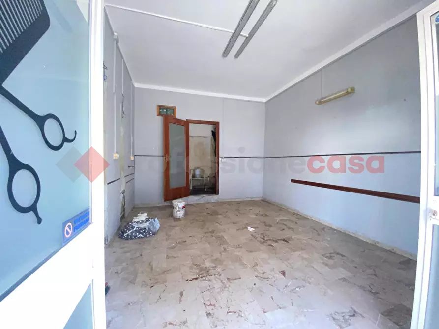 Immagine 8 di Negozio in affitto  in Via Trento, SNC a Mondragone