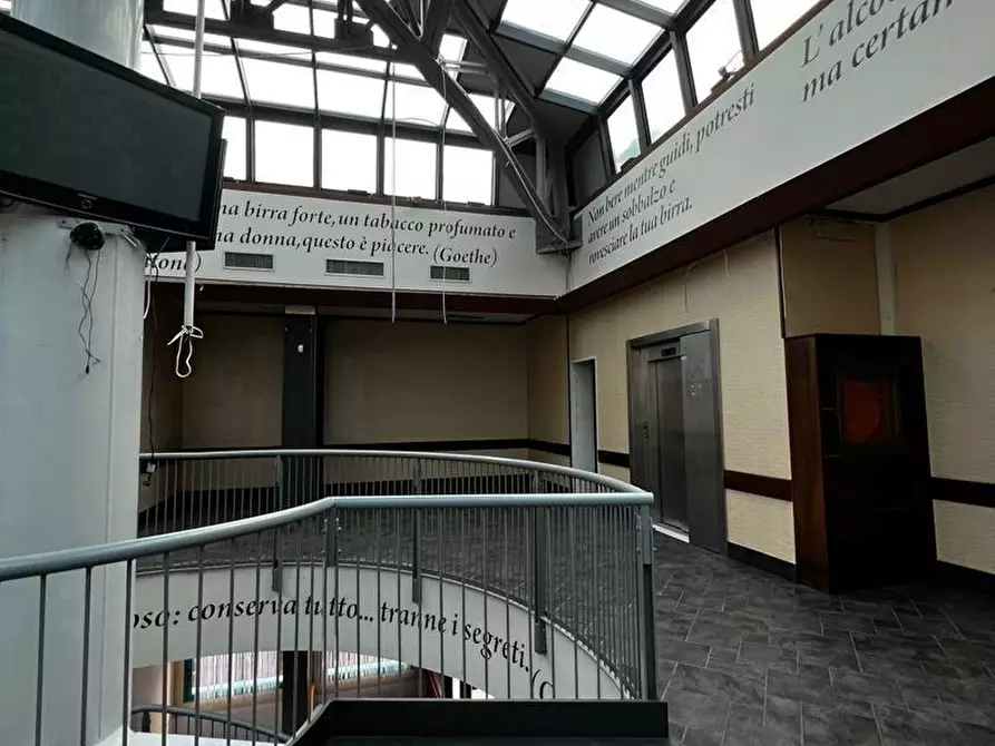 Immagine 3 di Negozio in affitto  in Via Andrea Costa, 154 a Bologna