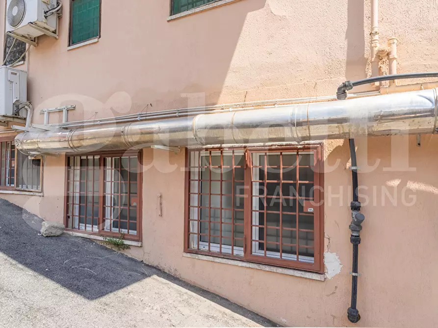 Immagine 36 di Laboratorio in vendita  in Via Busalla, 9 a Roma