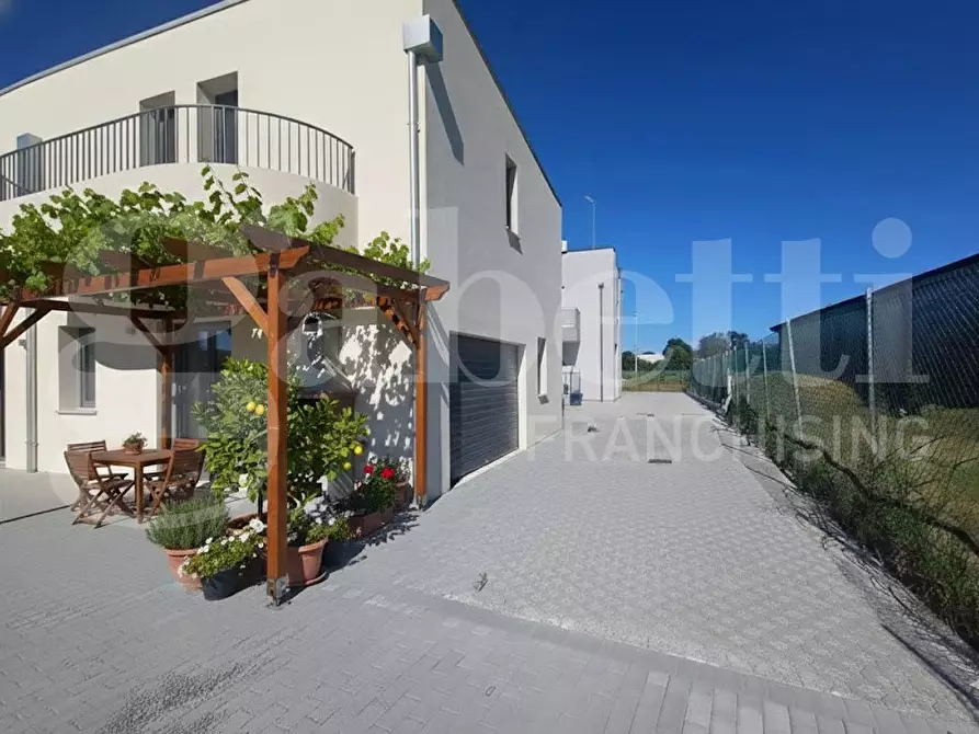 Immagine 10 di Casa bifamiliare in vendita  in Via BRONDOLO - VIA A.CONTARINI, 00 a Chioggia