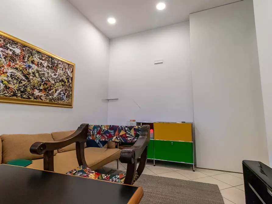 Immagine 11 di Negozio in vendita  in Via della Pietra, 10/A a Bologna