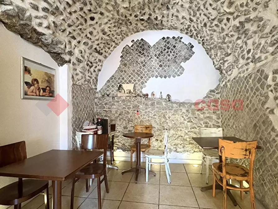 Immagine 8 di Negozio in vendita  in Piazza FONTANA VECCHIA, 8 a Terracina
