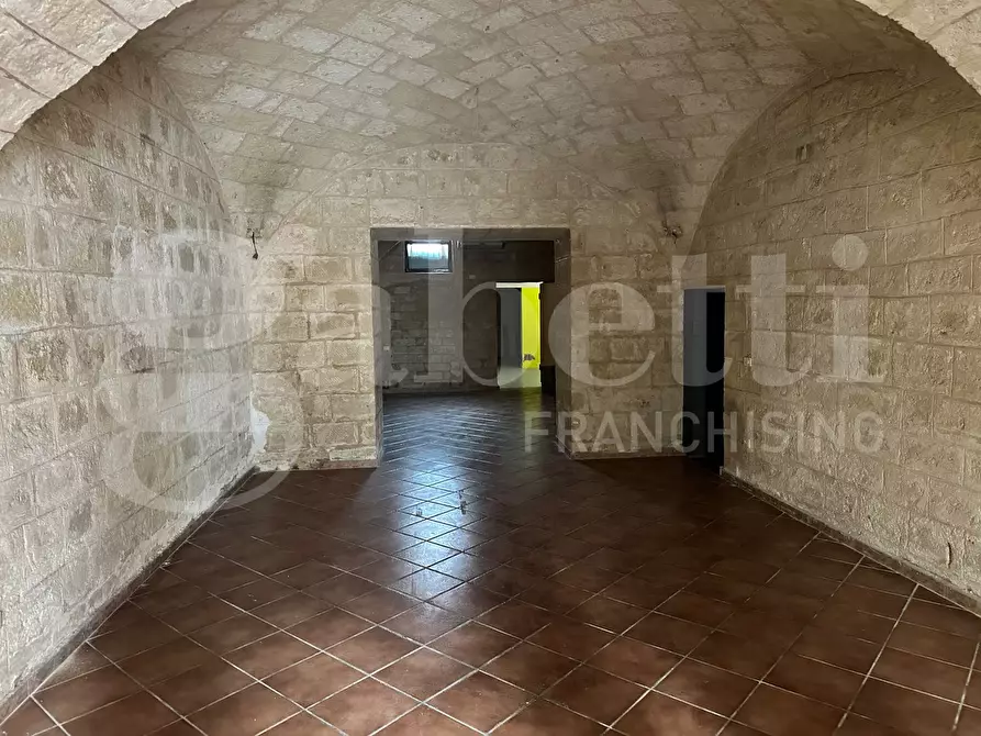 Immagine 6 di Negozio in affitto  in Via Cavour a Trani