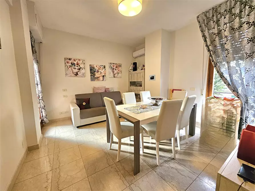 Immagine 3 di Appartamento in vendita  in Via ZINI, 1 a Massa