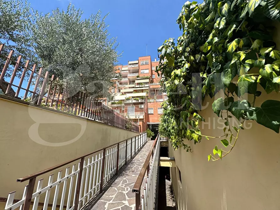 Immagine 2 di Appartamento in vendita  in Via Carlo Emilio Gadda, 151 a Roma