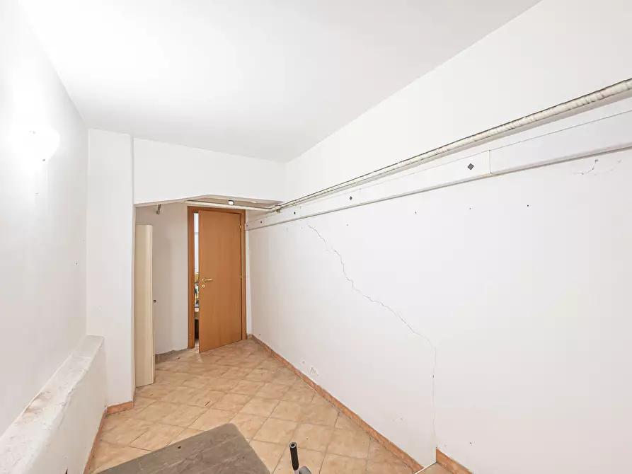 Immagine 14 di Negozio in vendita  in Via Valle Stura, 2 a Roma
