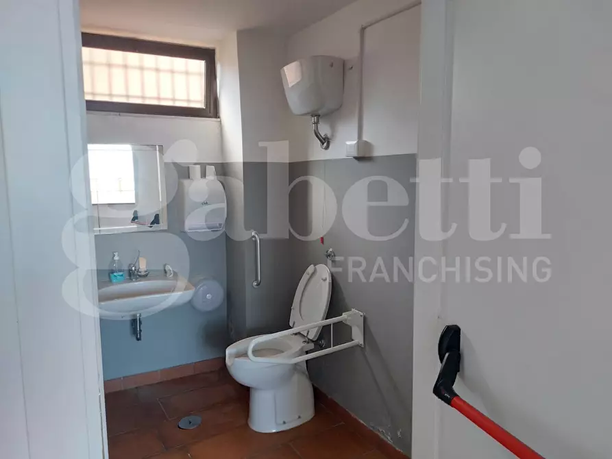 Immagine 12 di Negozio in affitto  in Via Lungomare Giovanni Caboto, 10 a Gaeta