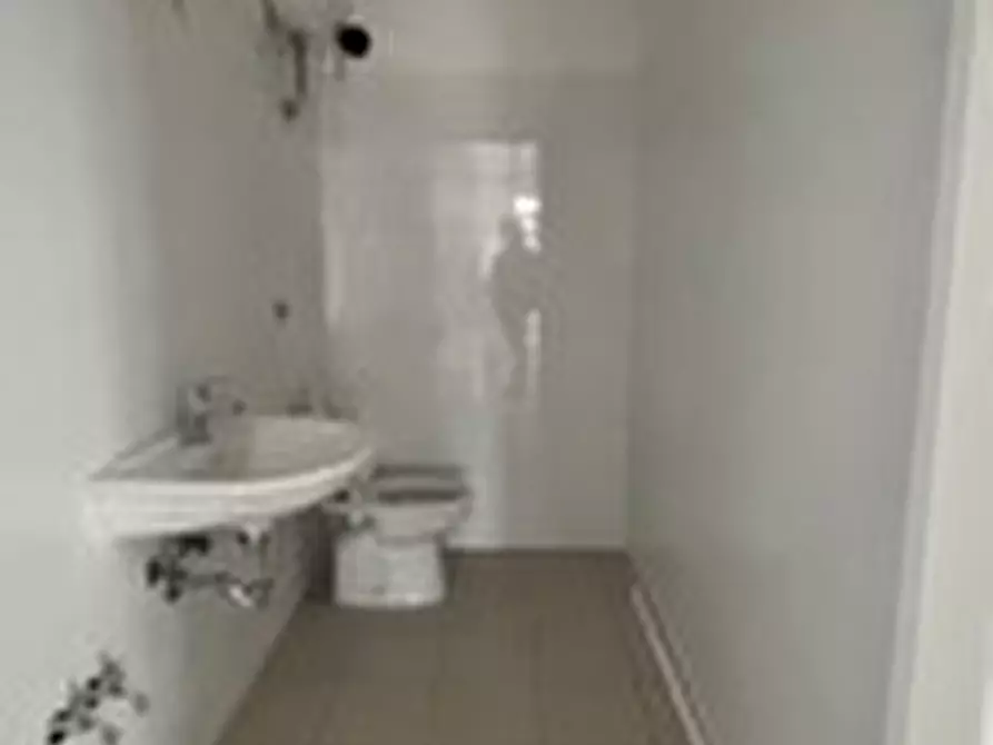 Immagine 7 di Negozio in affitto  in Strada statale 155, 456 a Alatri