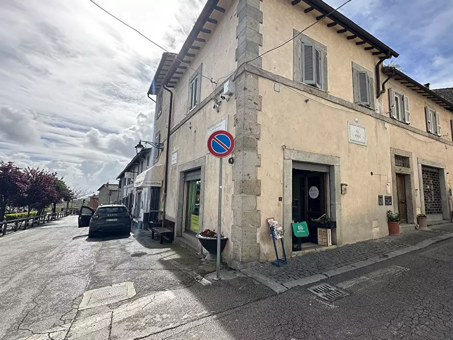 Immagine 1 di Negozio in affitto  in Via Roma, 00 a Manziana