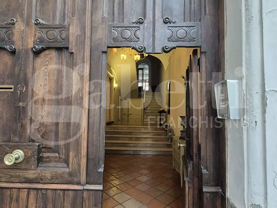 Immagine 8 di Palazzo in vendita  in Via Vesuvio a Torre Annunziata