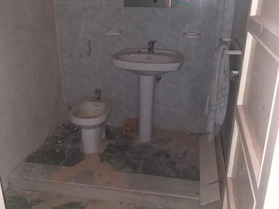 Immagine 18 di Negozio in vendita  in Viale S.Martino, 155 a Messina