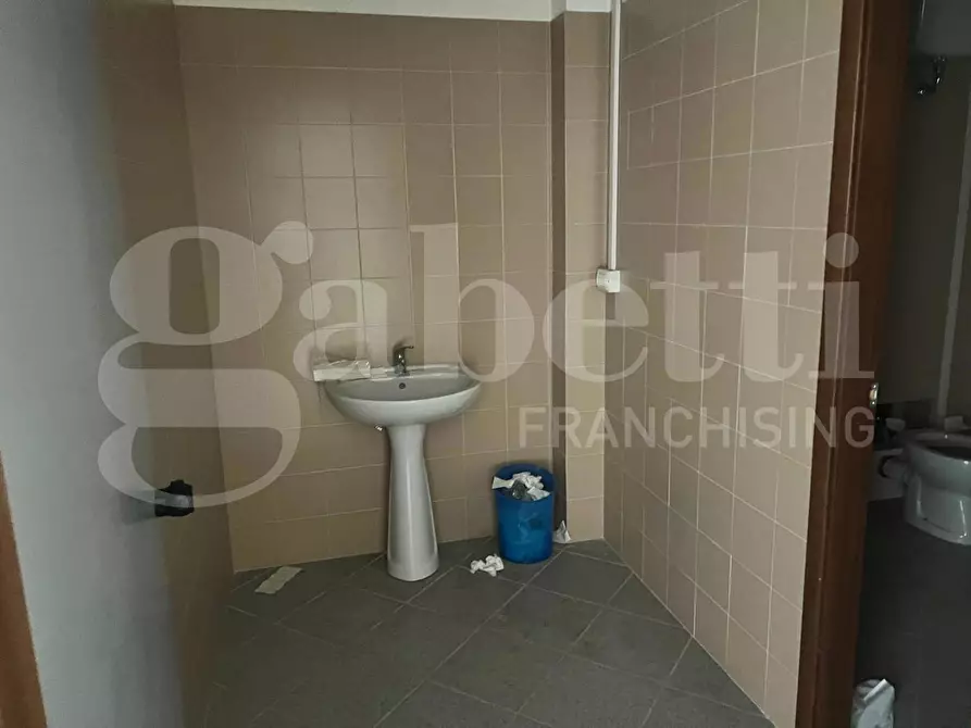 Immagine 13 di Magazzino in vendita  in Via MONSIGNOR OLINDO RUGGIERI, 34 a Martina Franca