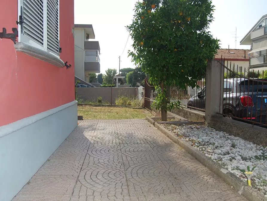 Immagine 4 di Villa in vendita  in Viale CORSICA a Riccione