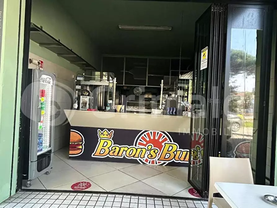 Immagine 13 di Attività commerciale in vendita  in Piazza napoli  milano marittima, 13 a Cervia