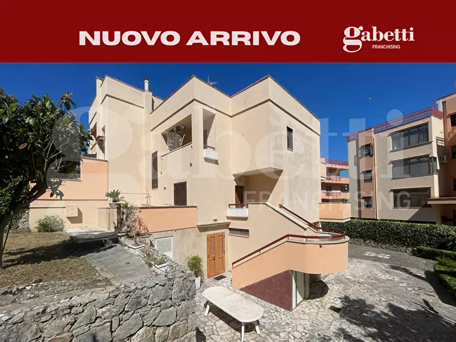 Immagine 1 di Casa trifamiliare in vendita  in Via Calegna, 51 a Gaeta