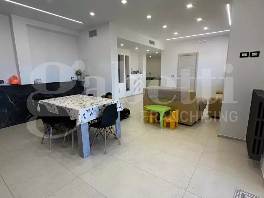 Immagine 13 di Appartamento in vendita  in Via Ten. F.sco Melpignano a Ostuni