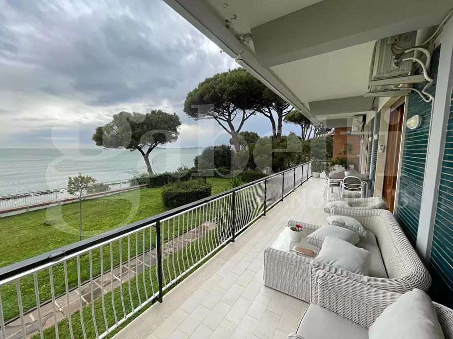 Immagine 1 di Appartamento in vendita  in Via Appia lato Napoli, 60 a Formia