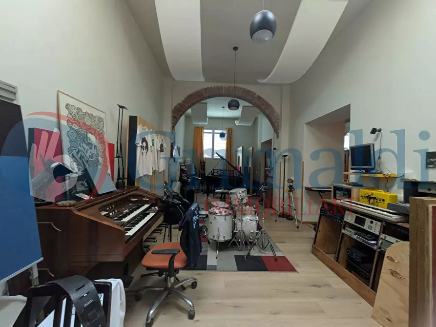 Immagine 19 di Magazzino in vendita  in Via del Testaio a Livorno