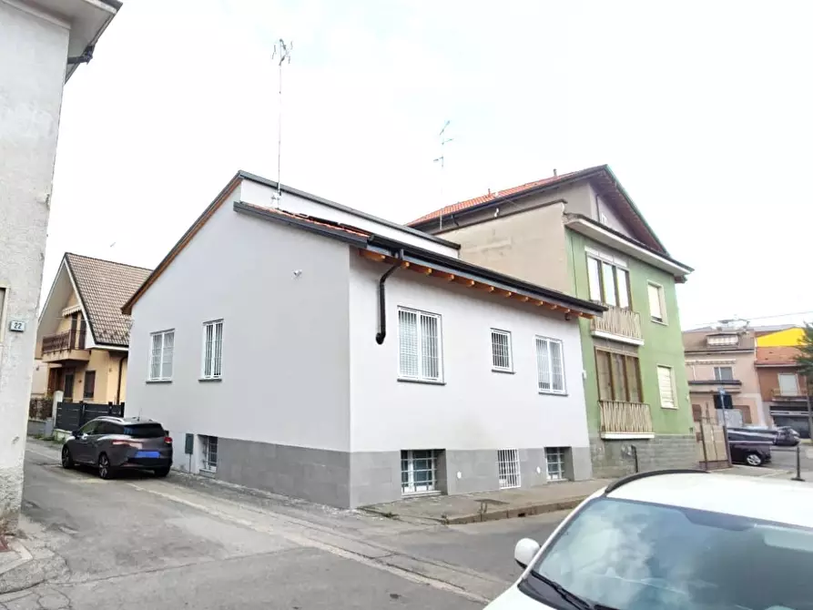 Immagine 1 di Villa in vendita  in Via xxv aprile, 4 a Locate Di Triulzi