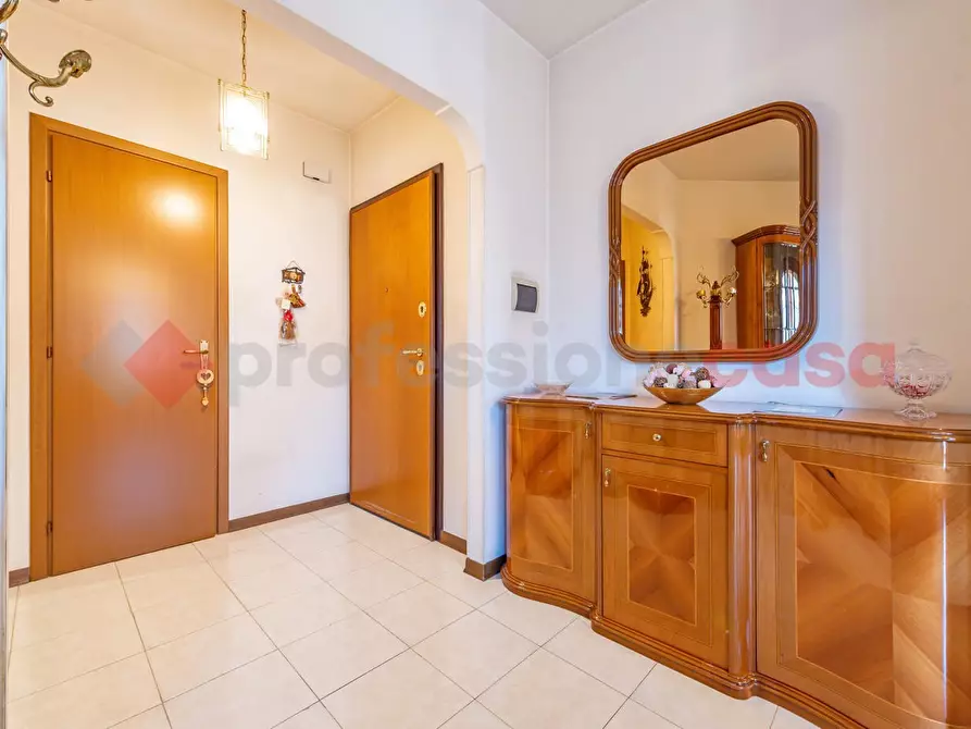Immagine 6 di Appartamento in vendita  in Via Cinquefrondi, 115 a Roma