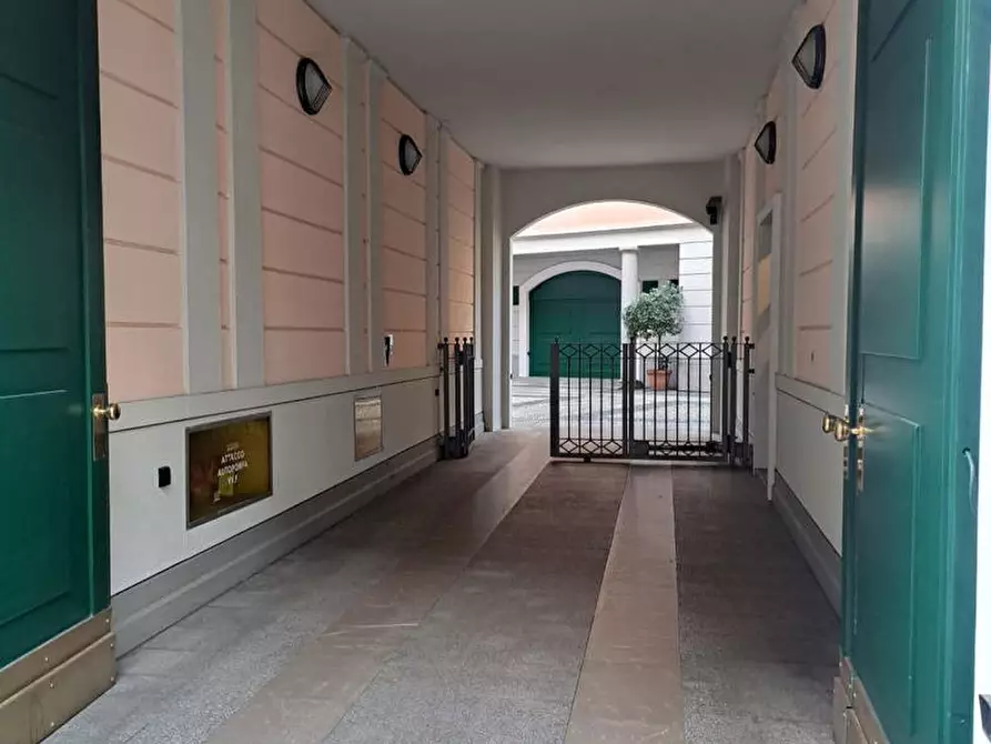 Immagine 14 di Box auto in vendita  in Corso di porta Romana, 55 a Milano