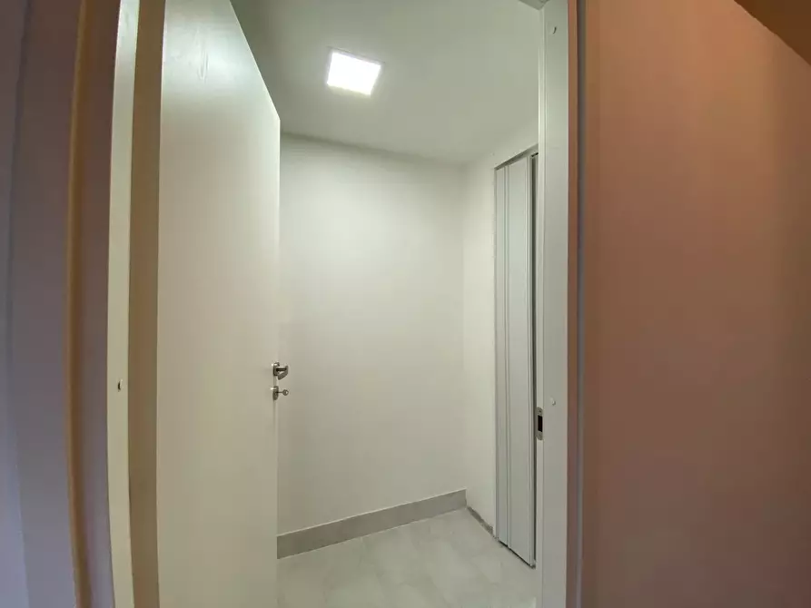 Immagine 2 di Negozio in vendita  in Via Recanati, 57 a San Giorgio A Cremano