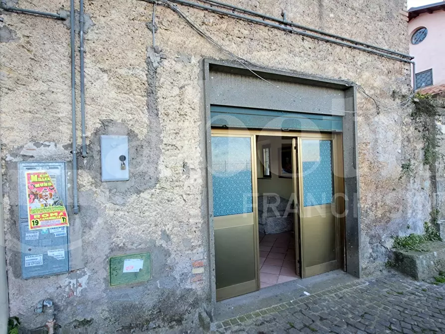 Immagine 1 di Negozio in vendita  in Via Cesare Colizza, 33 a Marino