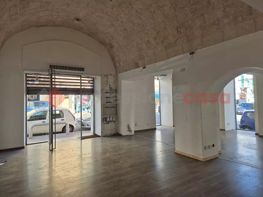 Immagine 6 di Negozio in affitto  in Via CAVOUR a Monopoli