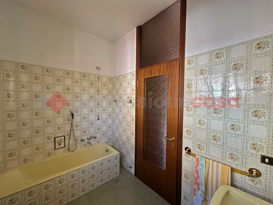 Immagine 37 di Villa in vendita  in Via Delle Robinie a Opera