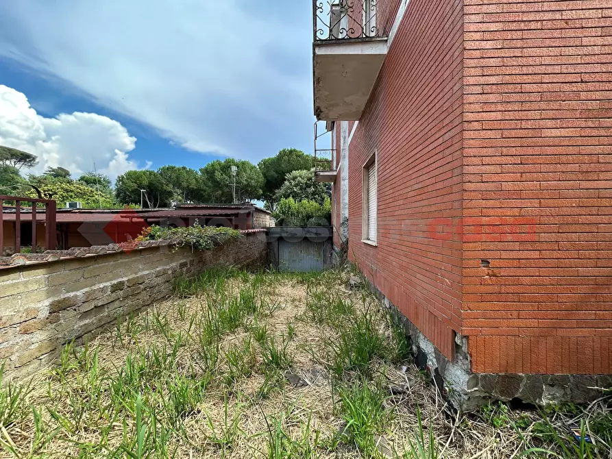 Immagine 10 di Palazzo in vendita  in Via Maltignano a Roma