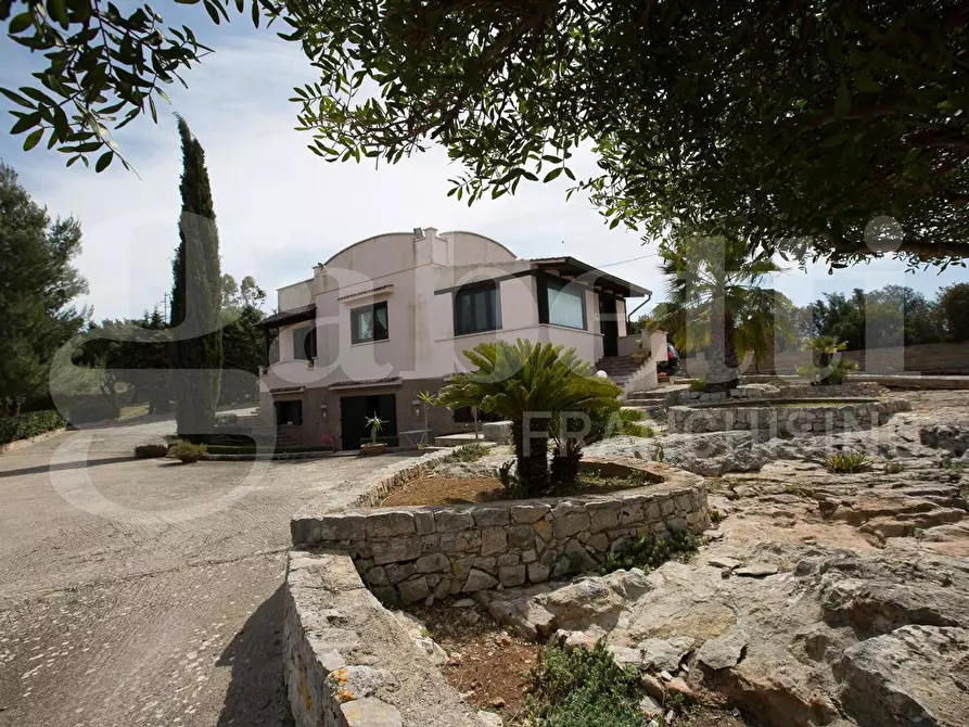 Immagine 1 di Villa in vendita  in Contrada Fiorentino, sn a Ostuni