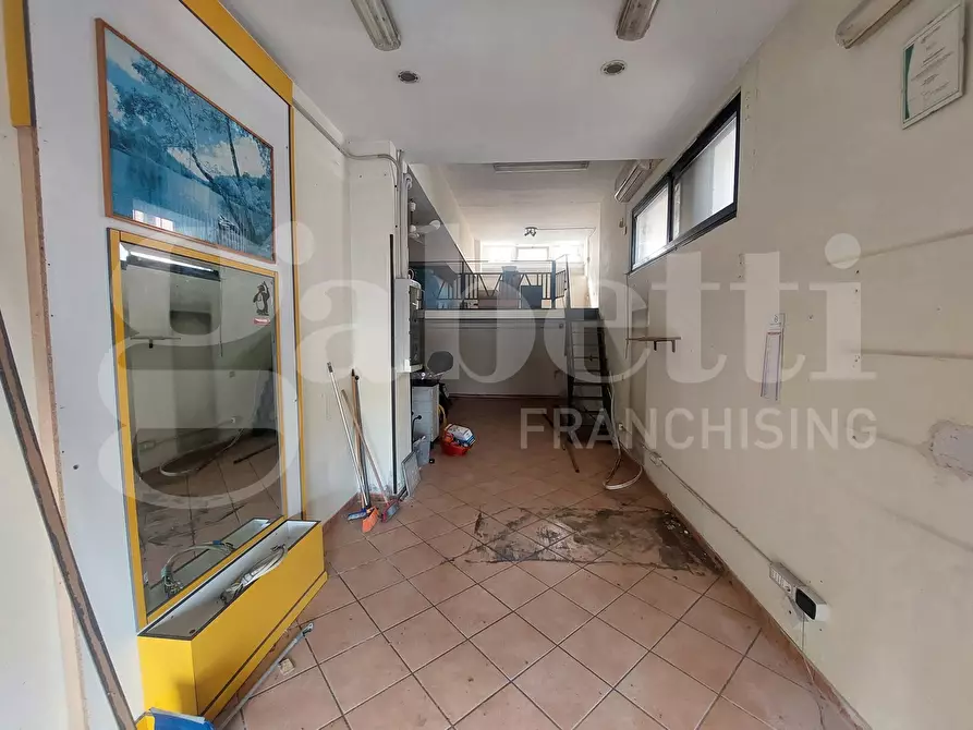 Immagine 8 di Negozio in vendita  in Via ANTONIO GENOVESI, 1 a Catanzaro