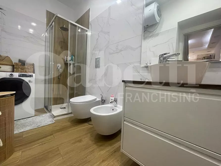 Immagine 13 di Appartamento in vendita  in Piazza San Carlo, III trav dx, 1 a Gaeta