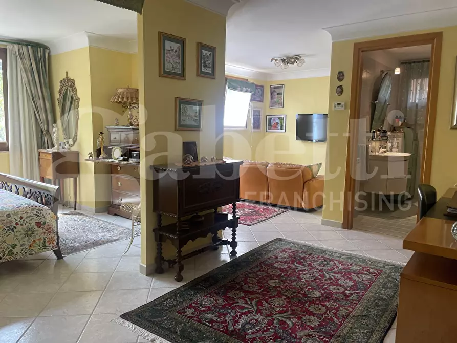 Immagine 26 di Casa trifamiliare in vendita  in Via San Remigio Paone, 10 a Formia