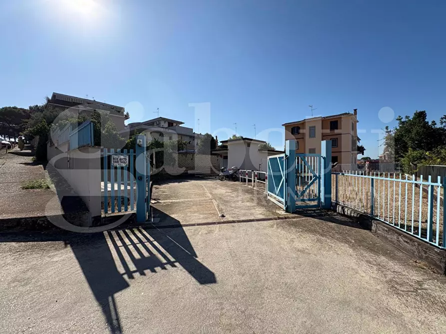 Immagine 2 di Box auto in vendita  in Via di bravetta a Roma