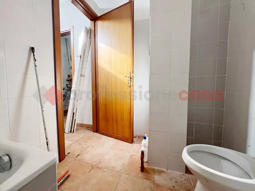 Immagine 9 di Negozio in vendita  in Via Marsicana, 51 a Pescorocchiano