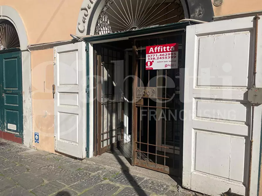 Immagine 1 di Negozio in affitto  in Via Duomo, s.n.c. a Gaeta
