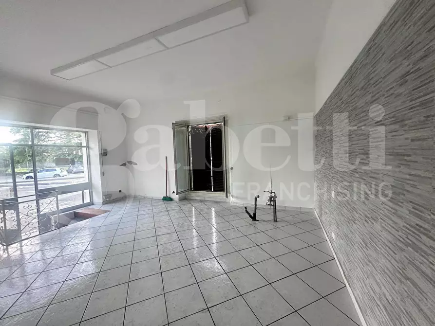 Immagine 8 di Negozio in vendita  in Via VOLTA, snc a Ponte Lambro