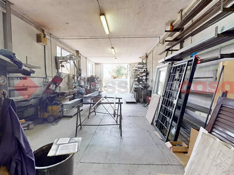 Immagine 6 di Laboratorio in affitto  in Via Roccalbegna, 13 a Roma